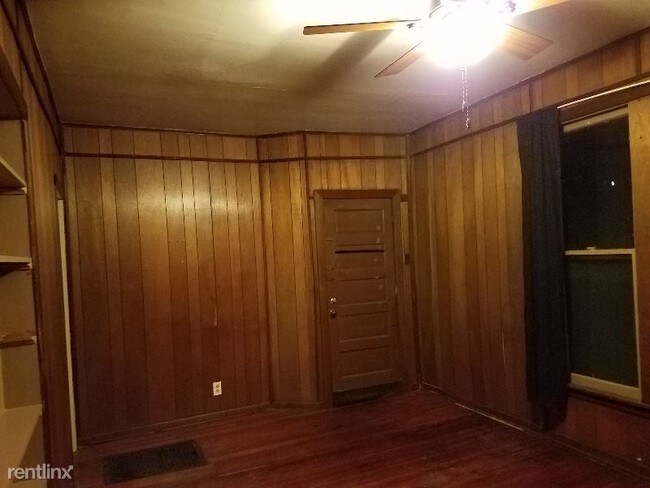 Building Photo - 1 br, 1 bath Apartment - 524 W Douglas