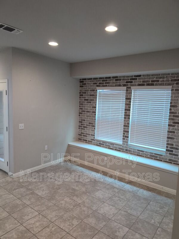 Building Photo - 9510 Whisper Willow Blvd