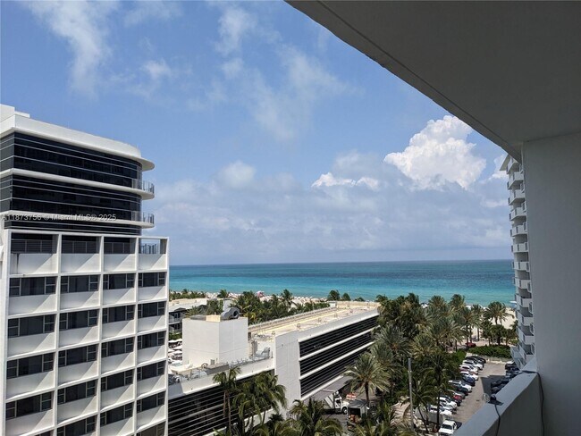 Foto del edificio - 100 Lincoln Rd