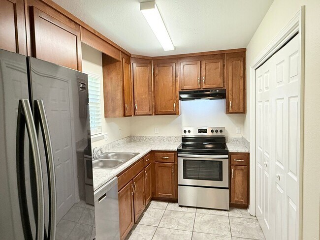 Foto del edificio - Charming 3-Bedroom Home - Spacious Layout