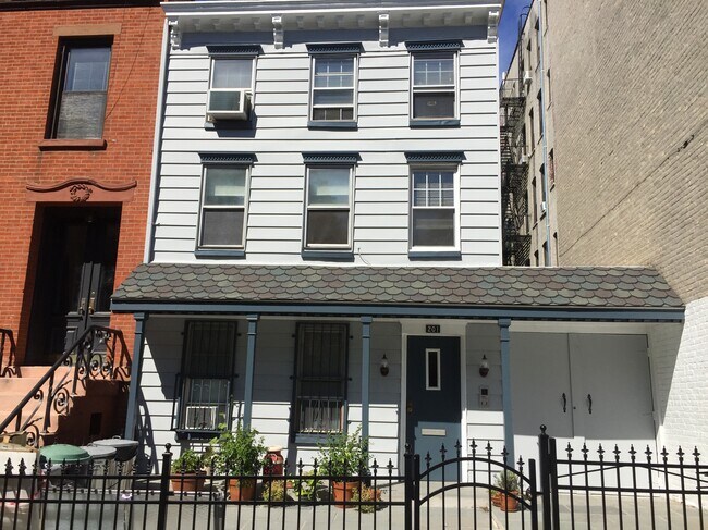 201-17th Street - 201 17th St
