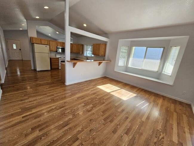 Foto del edificio - 3 bed 2 bath 2 Car Garage Cimarron Community Home FOR RENT!