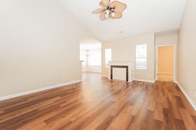 Foto del edificio - 5704 Silver Sky Way