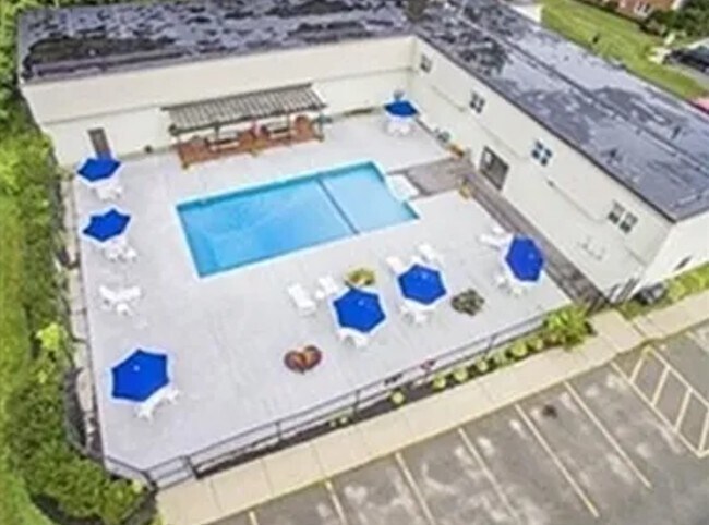 Foto del edificio - 7 Maple Crest Cir