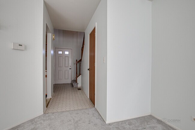 Foto del edificio - 1161 Russellwood Ct
