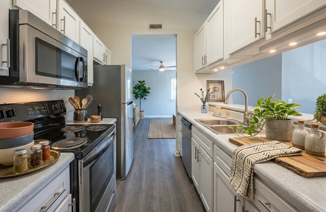 Building Photo - Crescent Oaks