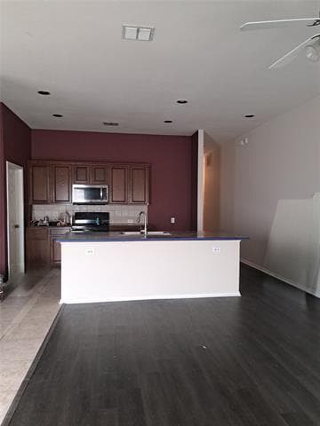 Building Photo - 400 Angler Dr