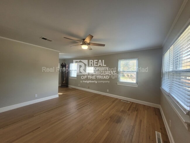 Photo - 593 Kinard Dr NE House