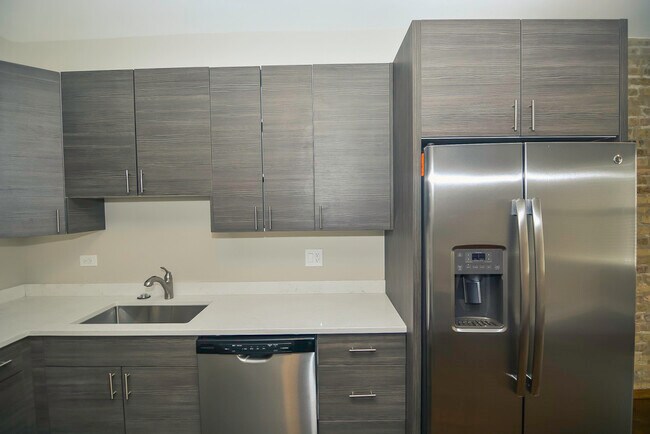 Foto del edificio - 2230 N Sawyer Ave