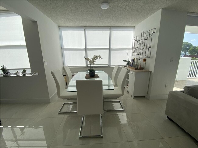 Building Photo - 1200 NE Miami Gardens Dr