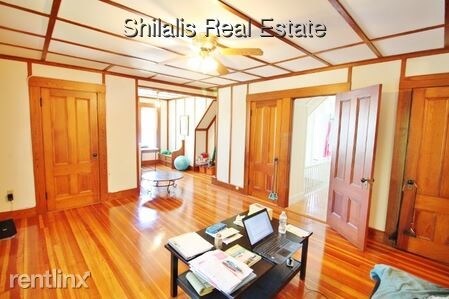 Foto del edificio - 3 br, 2 bath Apartment - 64 Brooks Ave 2