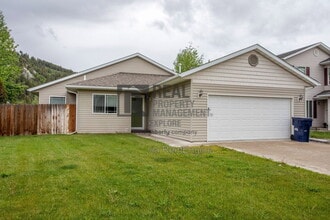 Building Photo - 1900 Teal Dr