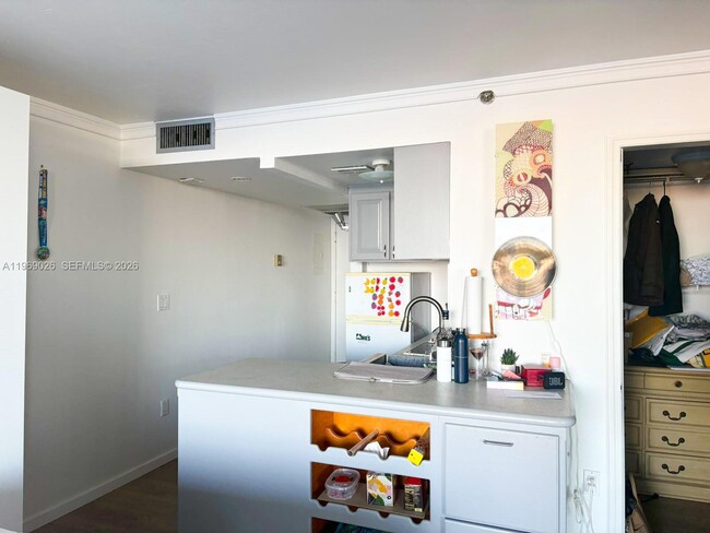 Foto del edificio - 555 NE 15th St