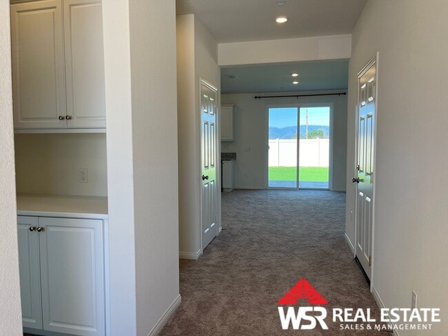 Building Photo - Stunning 6-Bedroom, 3-Bathroom Home for rent in a newer neighborhood