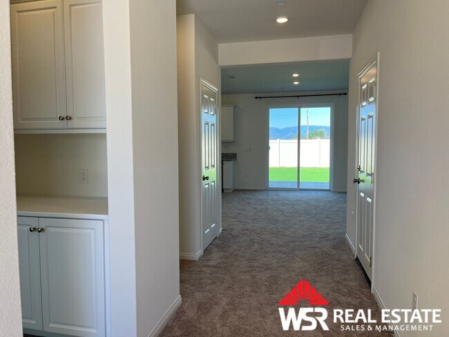 Foto del edificio - Stunning 6-Bedroom, 3-Bathroom Home for rent in a newer neighborhood