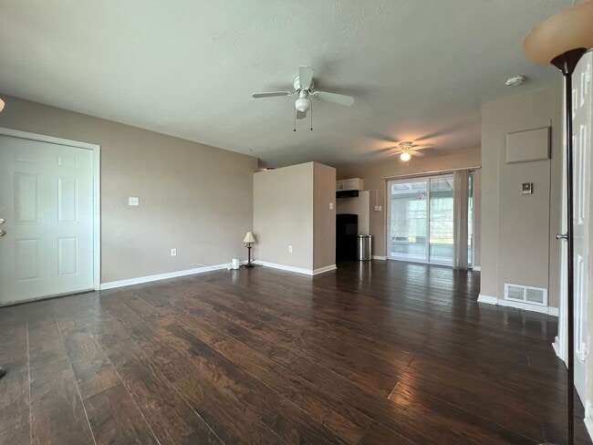 Building Photo - $1,295 ** Annual Lease ** 2 Bedroom / 1 Bath * Single Family ** Port Charlotte ** Canal