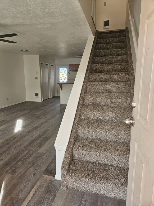 Foto del edificio - Two-Bedroom Condo