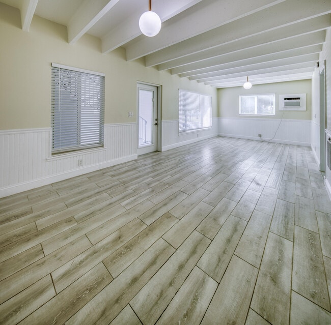 Building Photo - 1520 Lake Ave