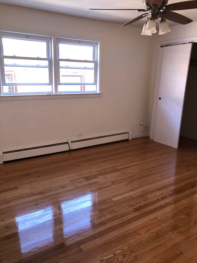 Building Photo - 3520 W 59th St