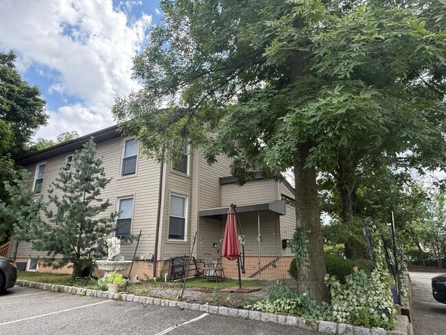 Building Photo - 12 Sylvan Ave