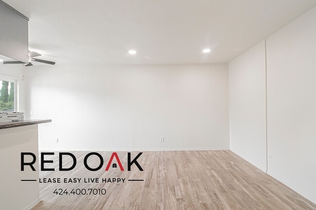 Foto del edificio - 7350 Hazeltine Ave
