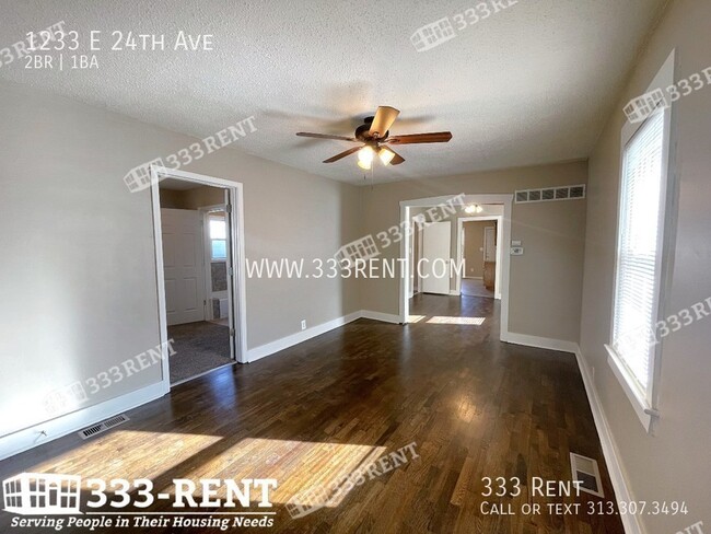 Foto del edificio - Check Out This Spacious Home in North KC!