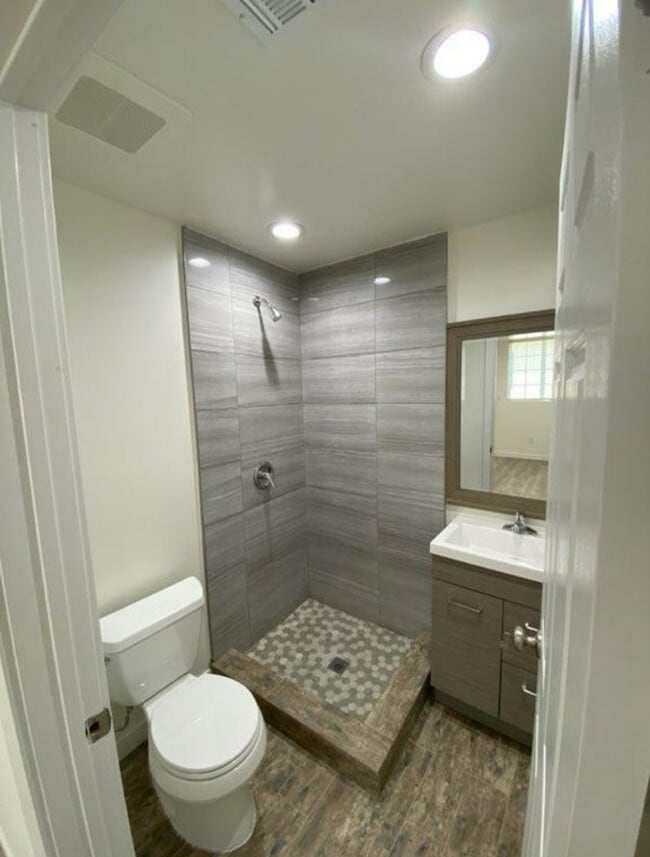 Foto del edificio - 10713 Irma Ave