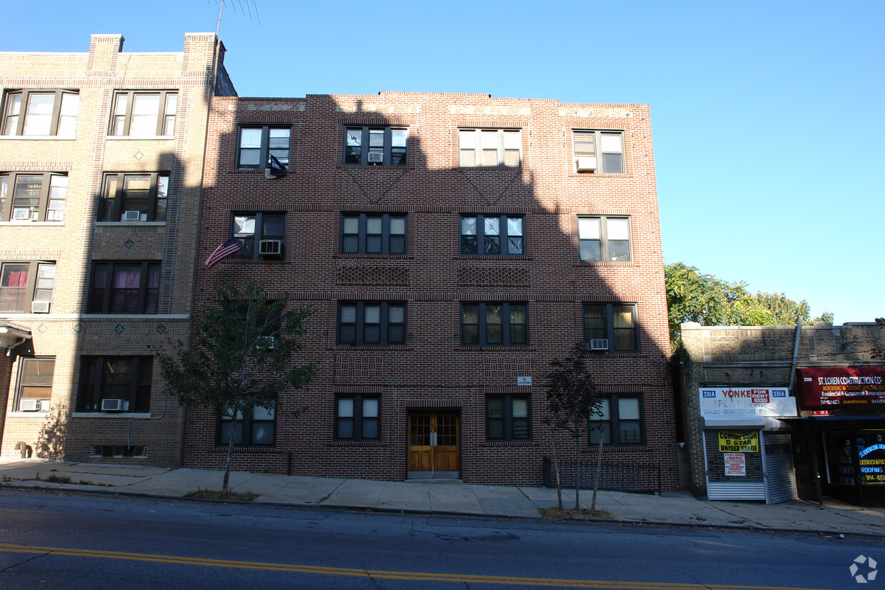 Foto principal - 241 Mclean Ave