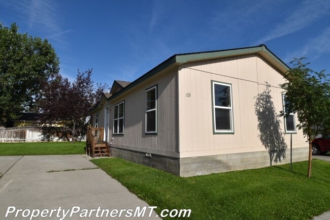 Building Photo - 3 Bed 2 Bath - Updated modular house!