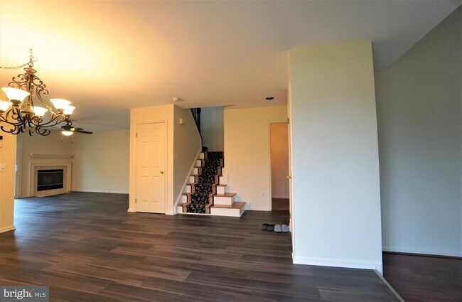 Foto del edificio - 458 Country Club Dr