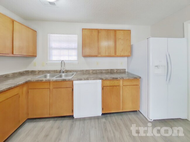 Foto del edificio - 111 Silverberry Ct