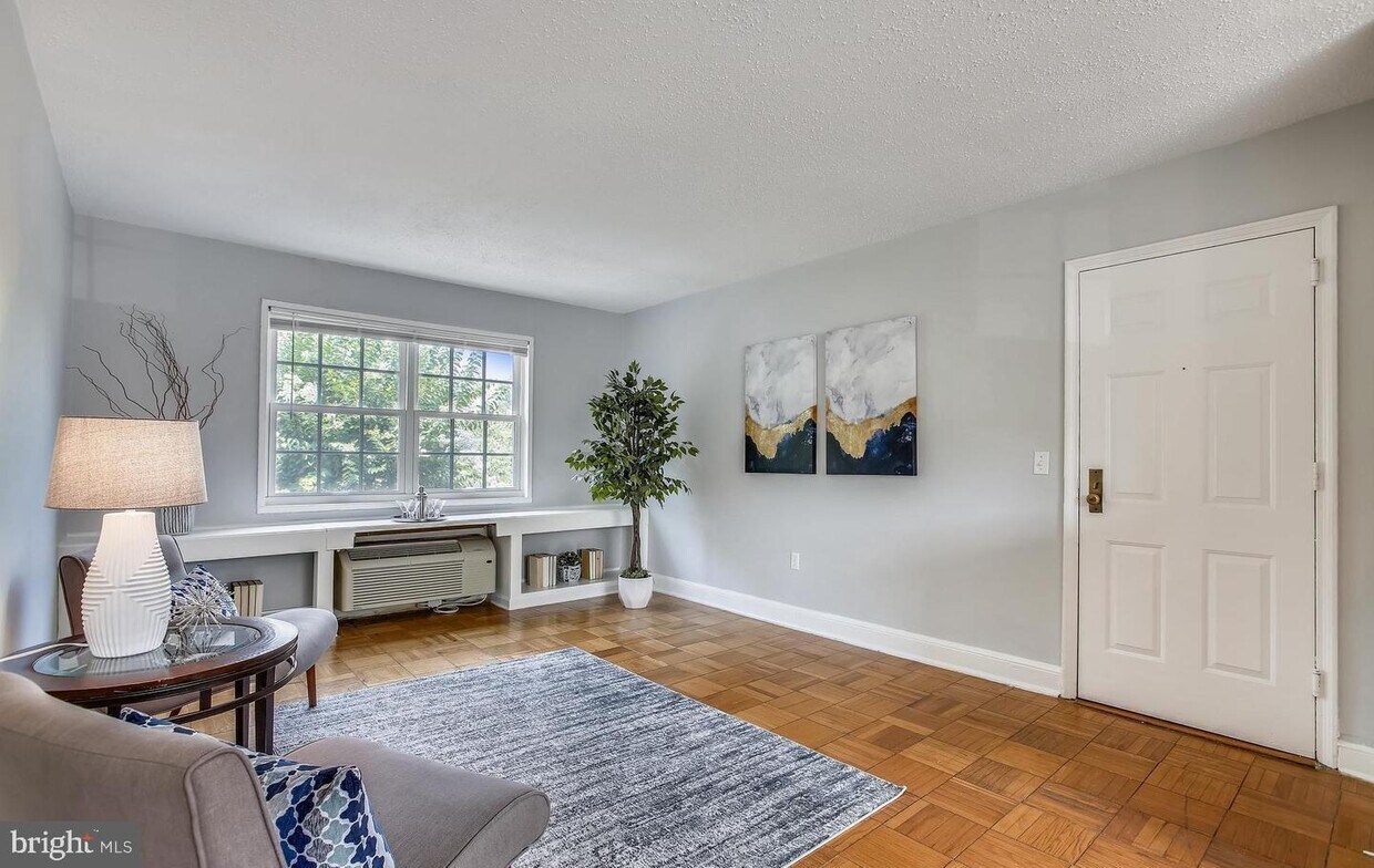 Foto principal - 1624 W Abingdon Dr