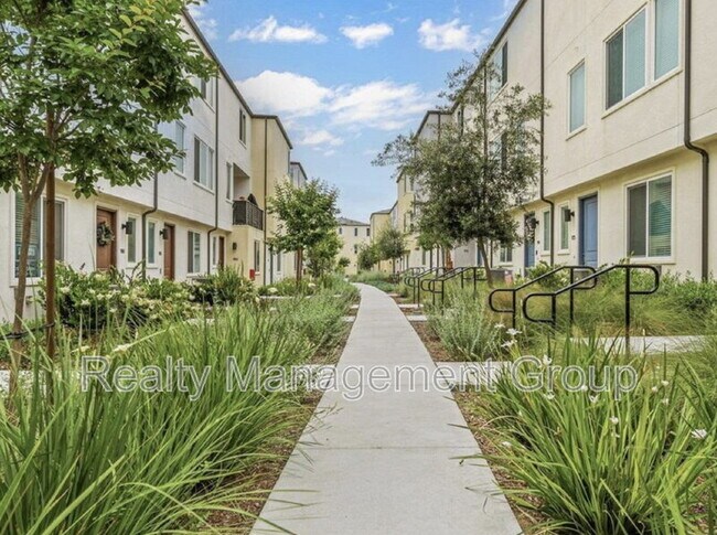 Foto del edificio - 5480 Shorefront Dr