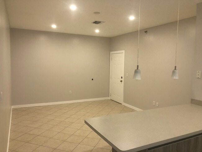 Building Photo - 2734 Bird Ave