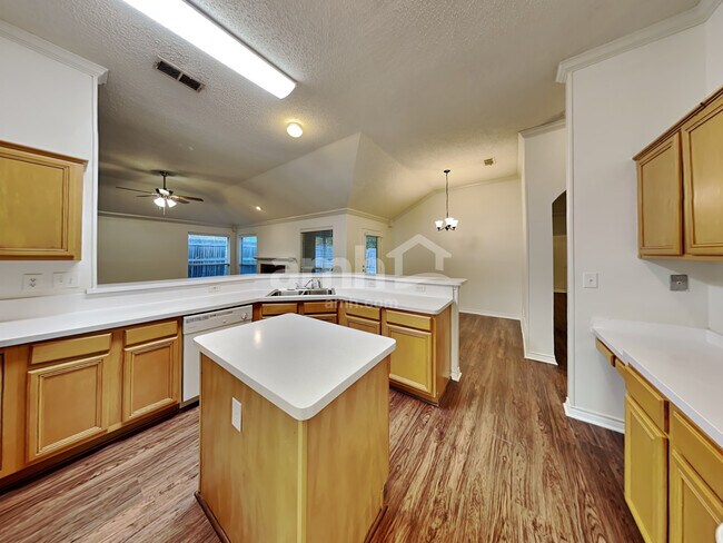 Foto del edificio - 4709 Shadow Crest Dr