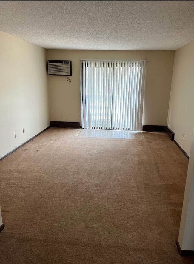 Foto del edificio - 425 Hillside Dr