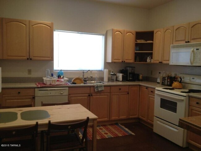 Building Photo - 2401
