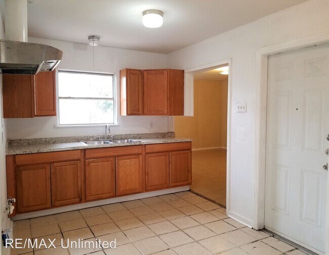 Building Photo - 3 br, 1 bath House - 1870 Kendalia Ave