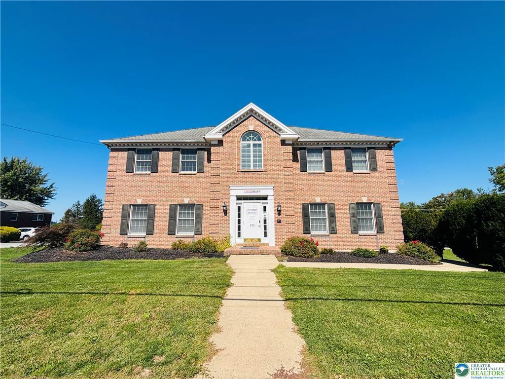 Foto principal - 203 E Emmaus Ave