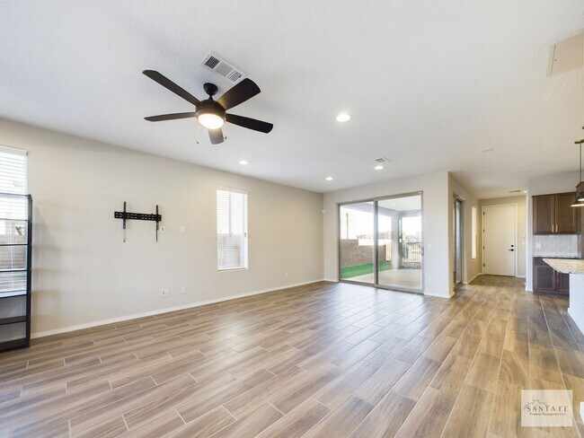 Foto del edificio - Pulte Townhouse Available Now!
