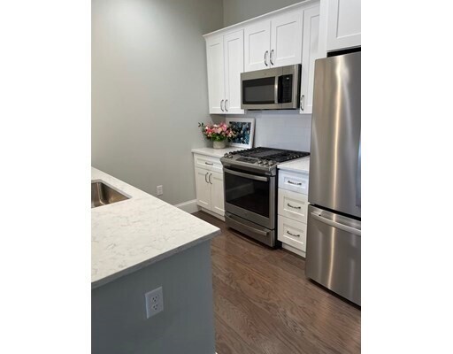 Building Photo - 52 Sanborn St