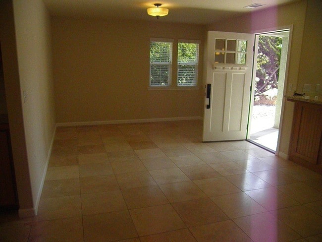 Building Photo - 640 Camino Caballo