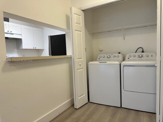 Foto del edificio - 4201 W McNab Rd