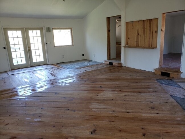 Foto del edificio - Available Now! Rent this 6 bedroom, 1 bathroom Home in Gaston!