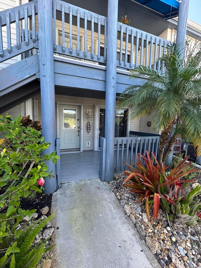 Building Photo - 1585 NE Beacon Dr