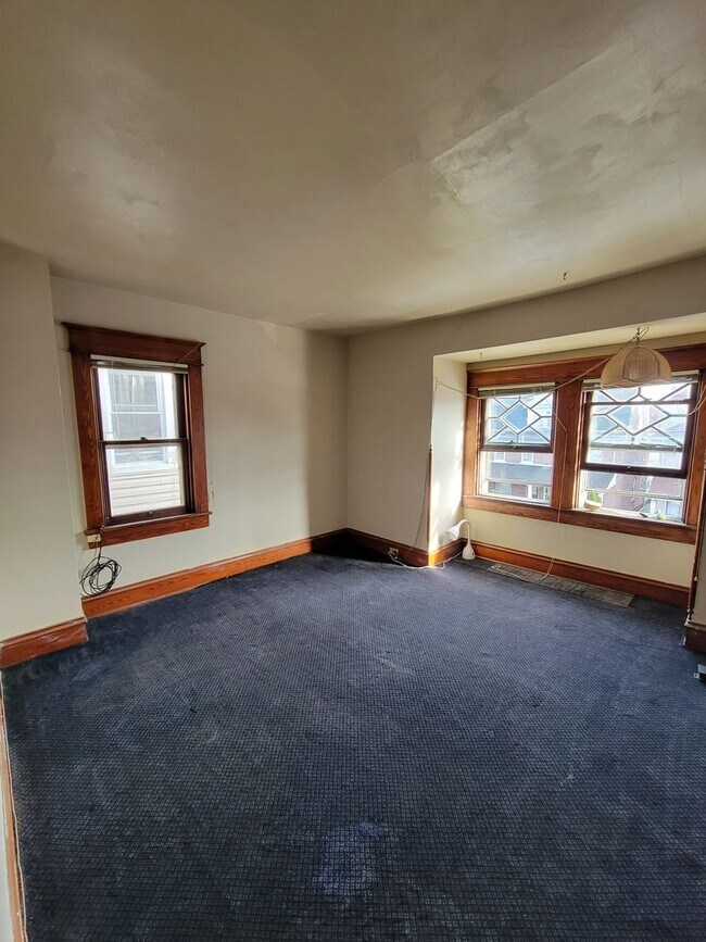 Building Photo - 1107 Maple Street