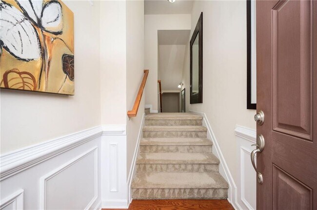 Building Photo - 4306 Laurel Creek Ct SE