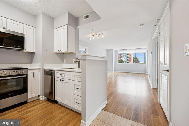 Photo - 5809 Nicholson Ln Apartment