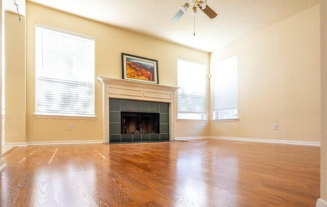 Foto del edificio - 2519 Parkhaven Dr