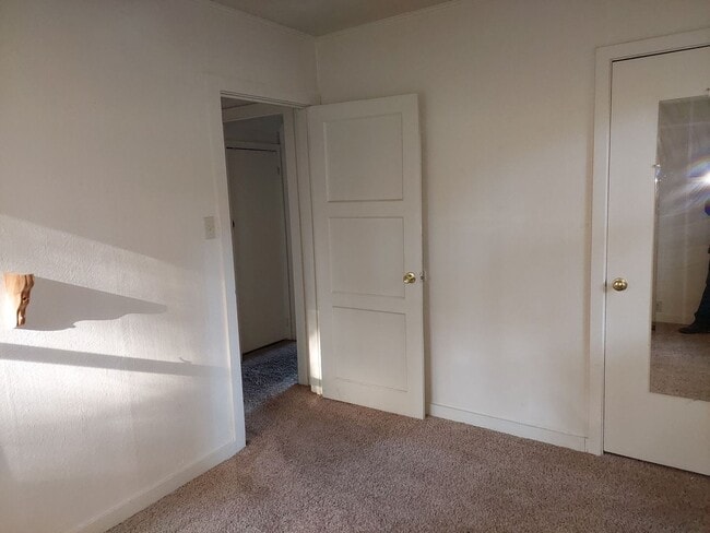 Building Photo - *LONG TERM RENTAL* (No Pets)
